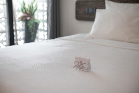 Lit avec linge jetable pour tourisme