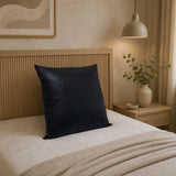 Renove Oreiller Polyuréthane Lessivable Anthracite sur un lit