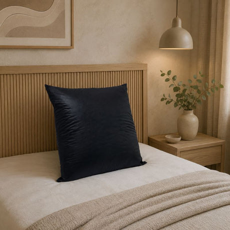 Renove Oreiller Polyuréthane Lessivable Anthracite sur un lit
